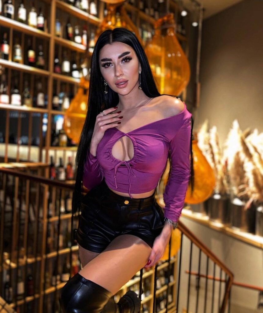 Эскортница