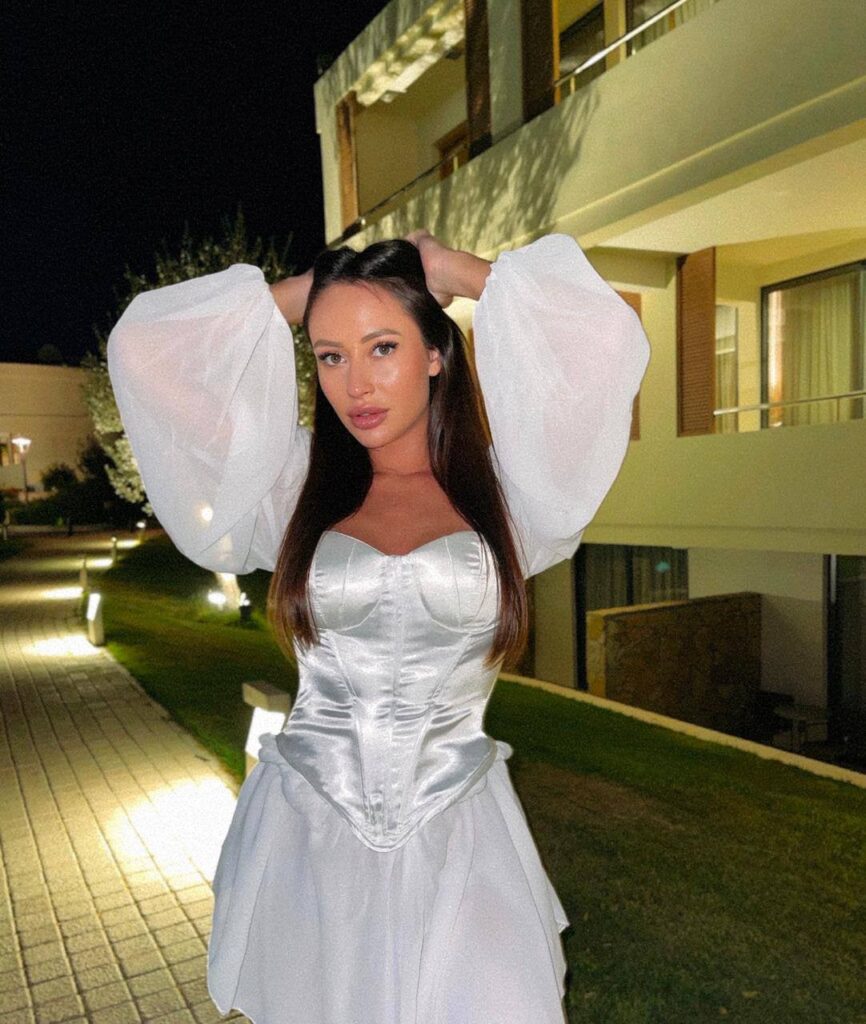 Эскортница