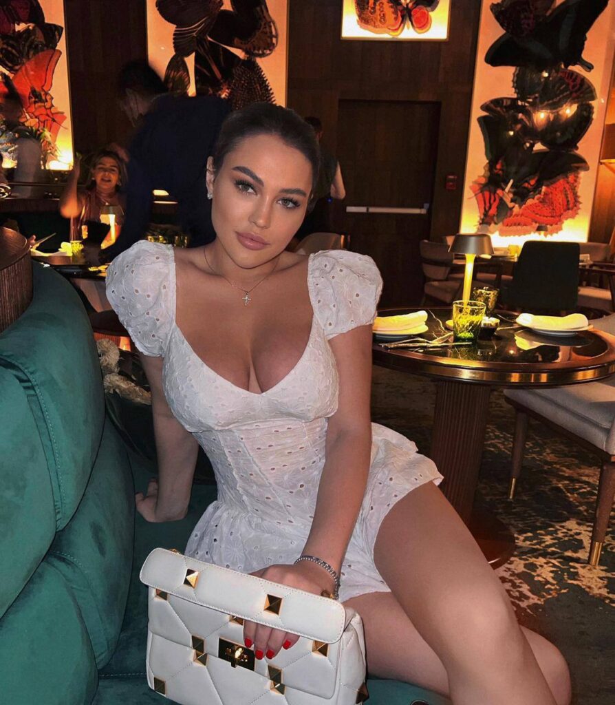 Девушка эскорт