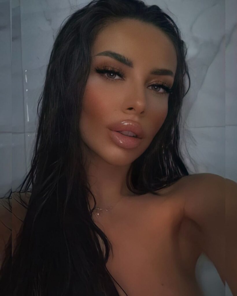 Эскорт-модель