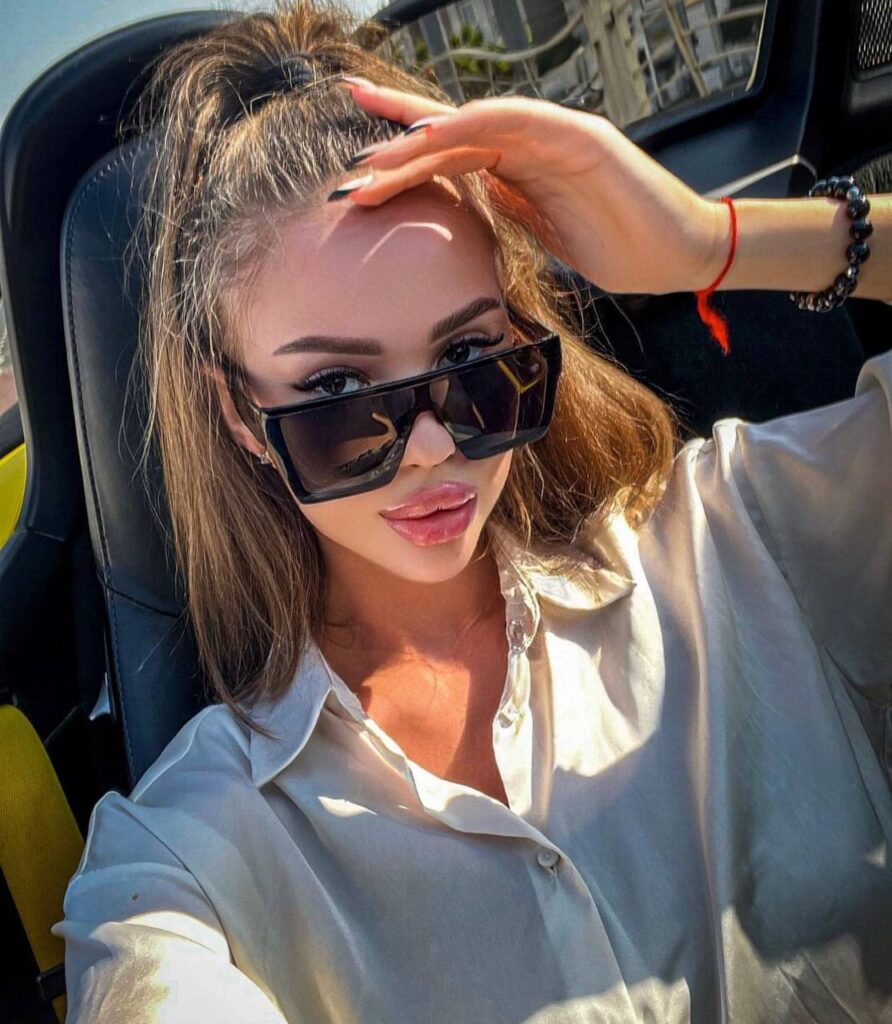 Эскорт-модель