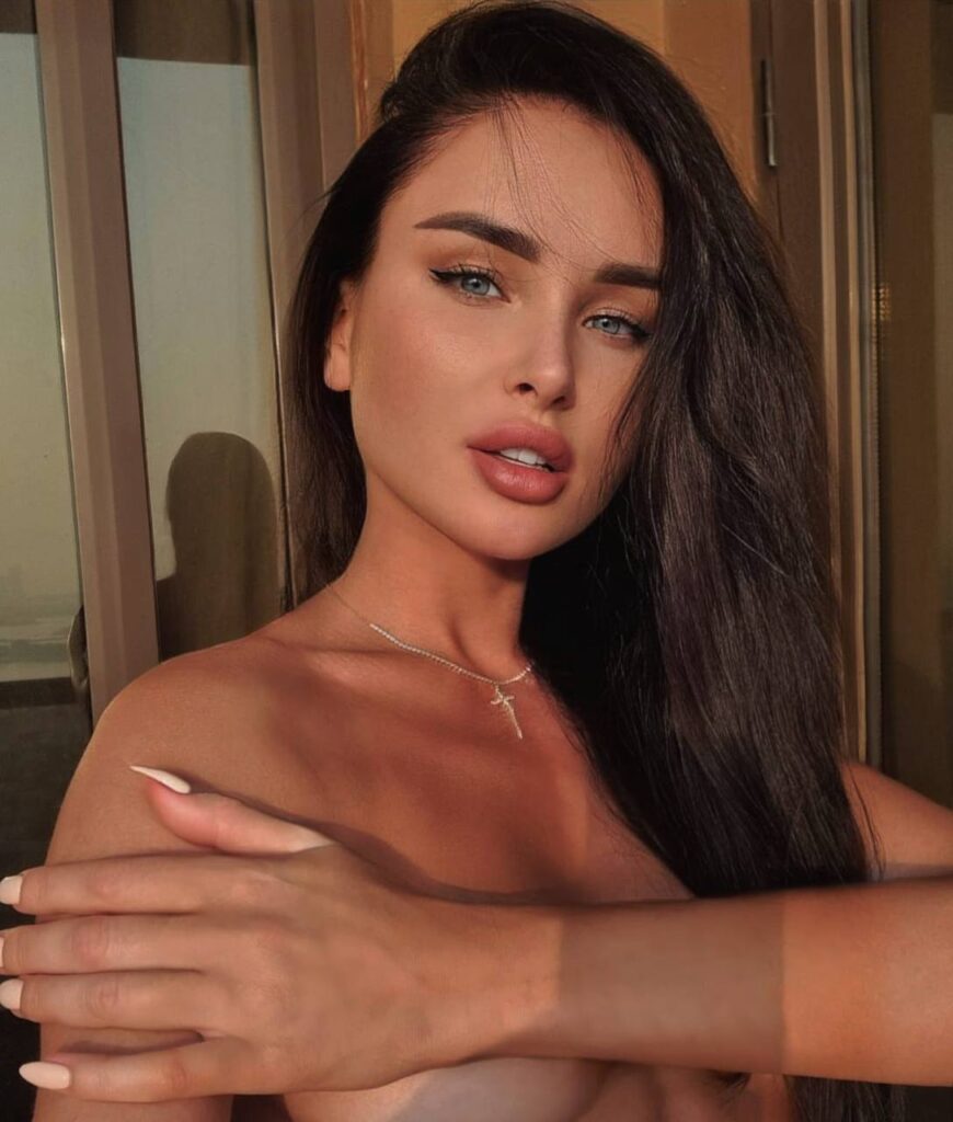 Эскортница