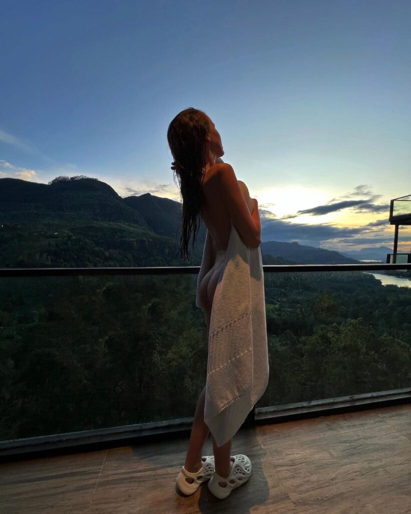 Эскорт-модель