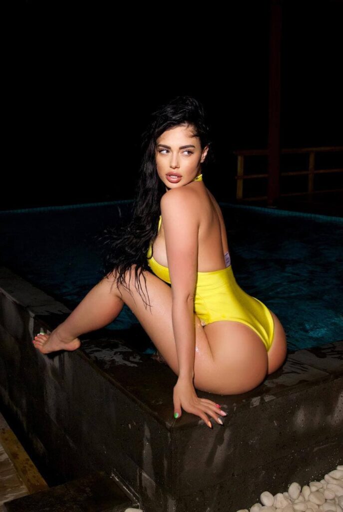 Эскорт-модель